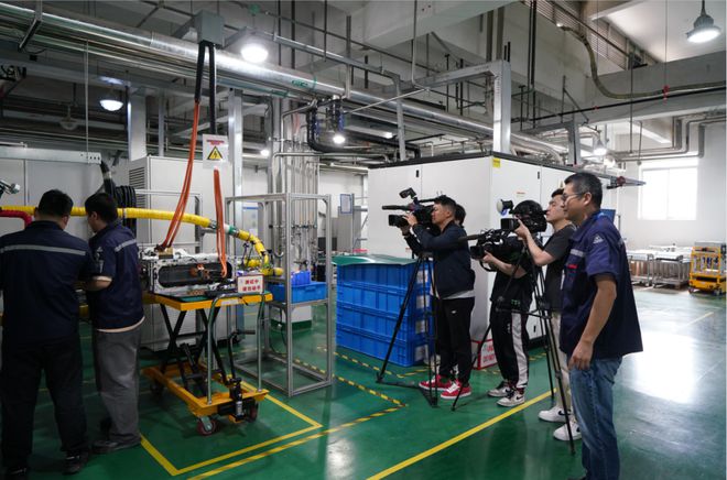 強化國際傳播，共繪發(fā)展新篇 中外媒體聚焦奉賢電子科技研發(fā)助推經(jīng)濟高質量發(fā)展